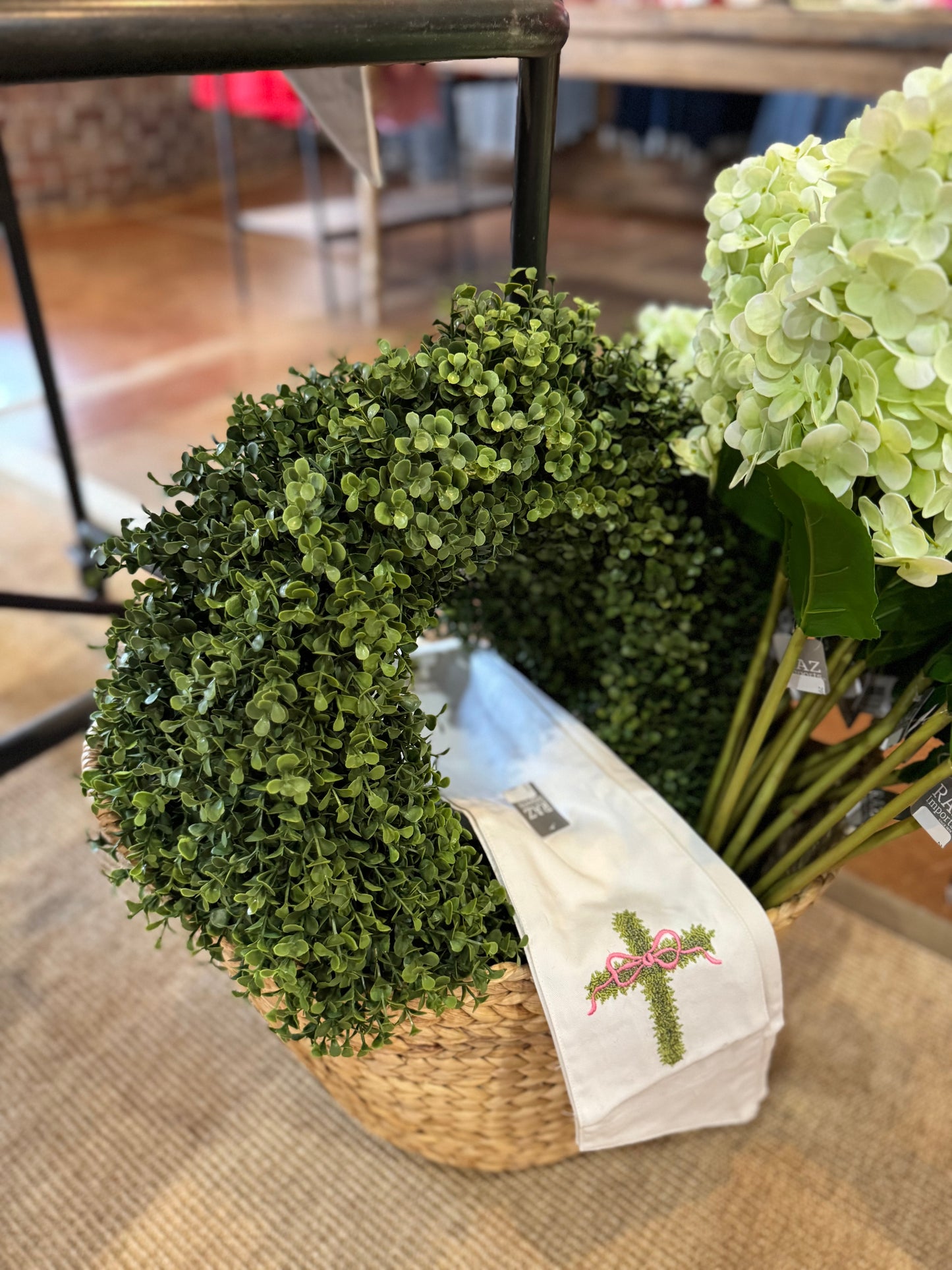 19" UV Resistant Boxwood